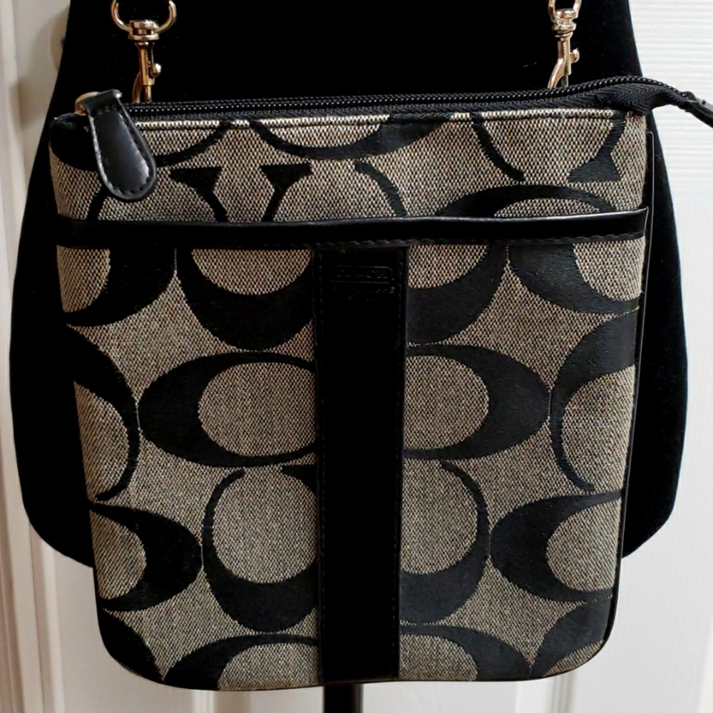 Coach Cross Body Shoulder Bag purse